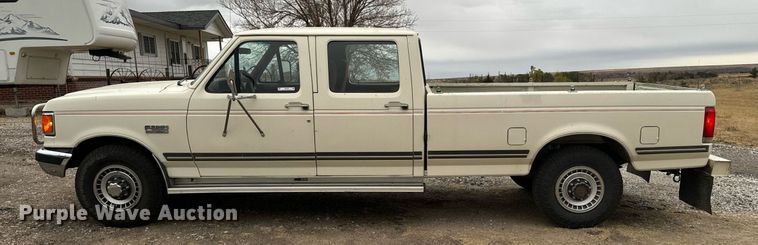 image for item DX3756 1989 Ford F350 Crew Cab pickup truck