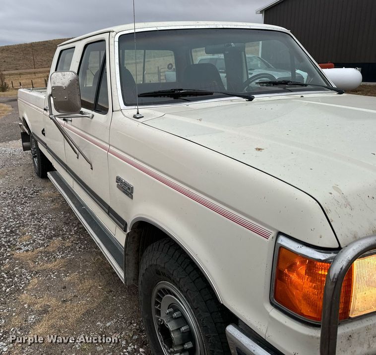 image for item DX3756 1989 Ford F350 Crew Cab pickup truck