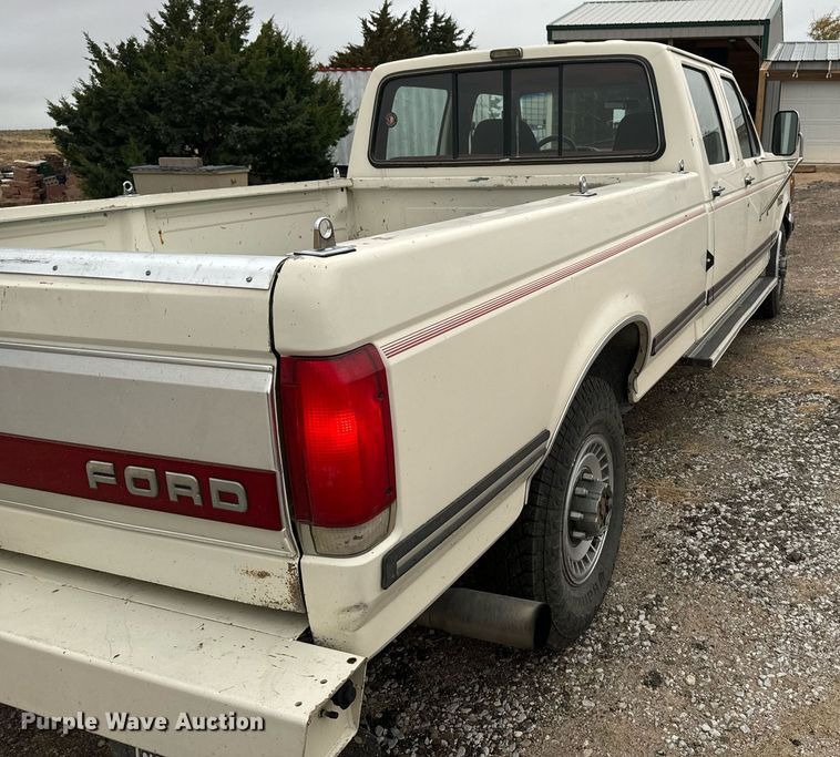 image for item DX3756 1989 Ford F350 Crew Cab pickup truck