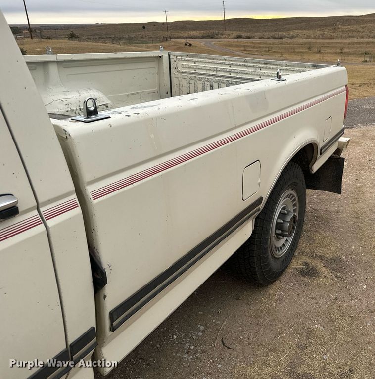 image for item DX3756 1989 Ford F350 Crew Cab pickup truck