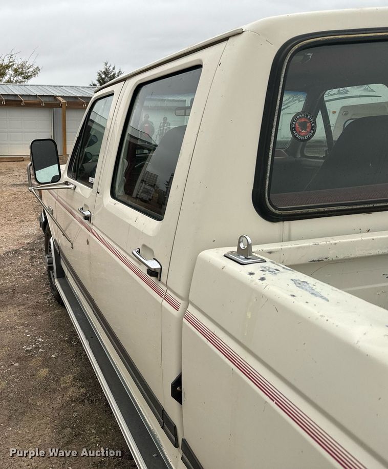 image for item DX3756 1989 Ford F350 Crew Cab pickup truck