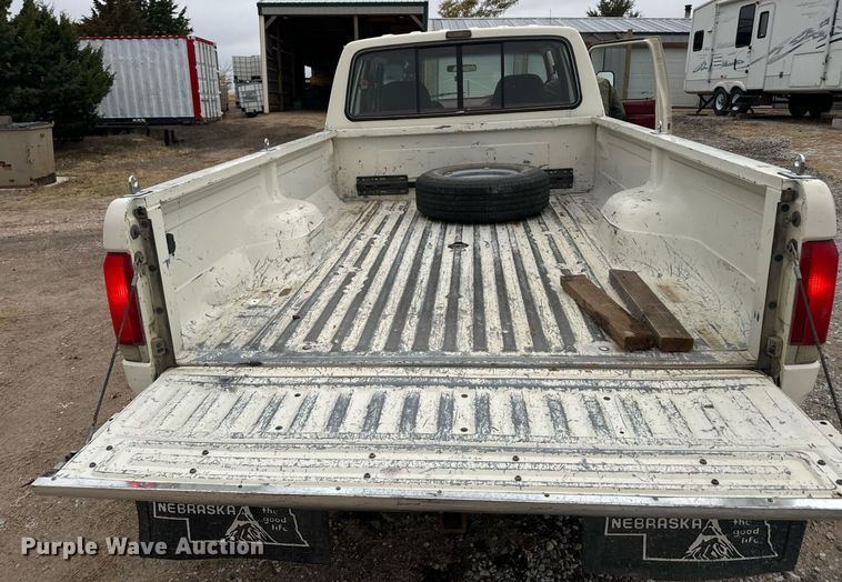 image for item DX3756 1989 Ford F350 Crew Cab pickup truck
