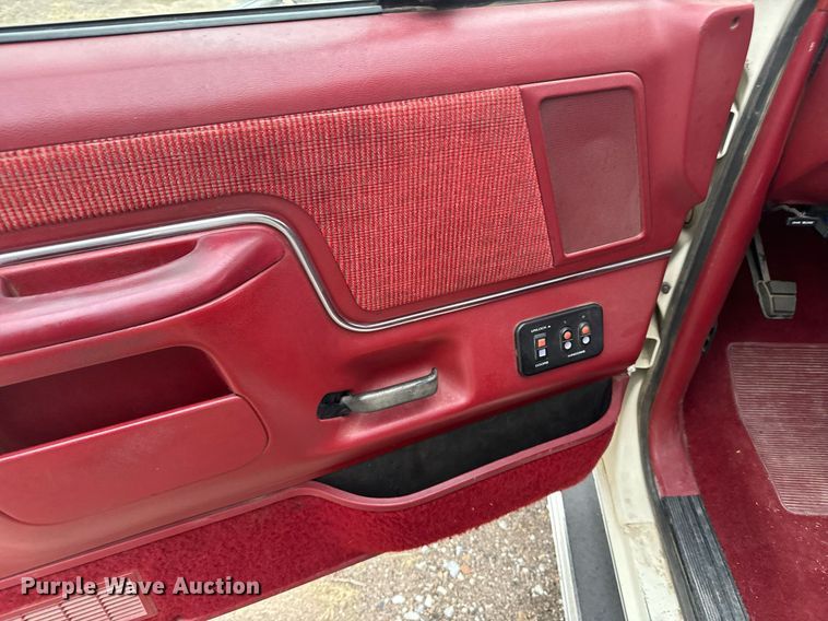image for item DX3756 1989 Ford F350 Crew Cab pickup truck