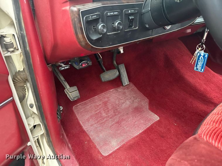 image for item DX3756 1989 Ford F350 Crew Cab pickup truck