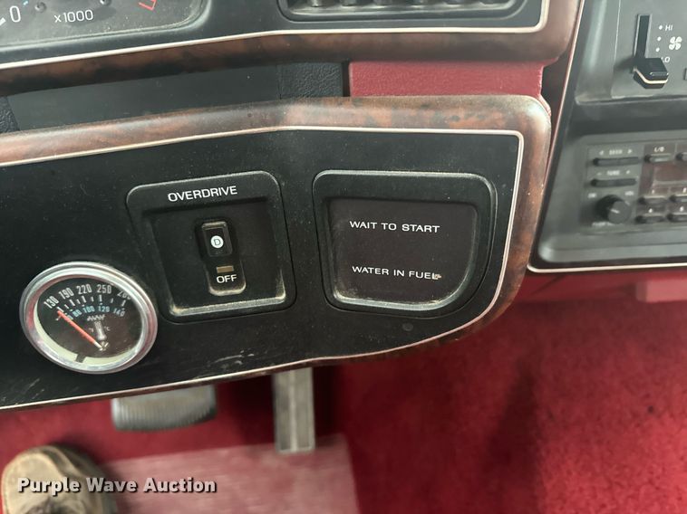 image for item DX3756 1989 Ford F350 Crew Cab pickup truck
