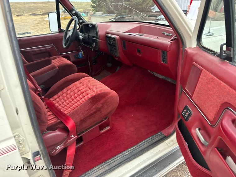 image for item DX3756 1989 Ford F350 Crew Cab pickup truck