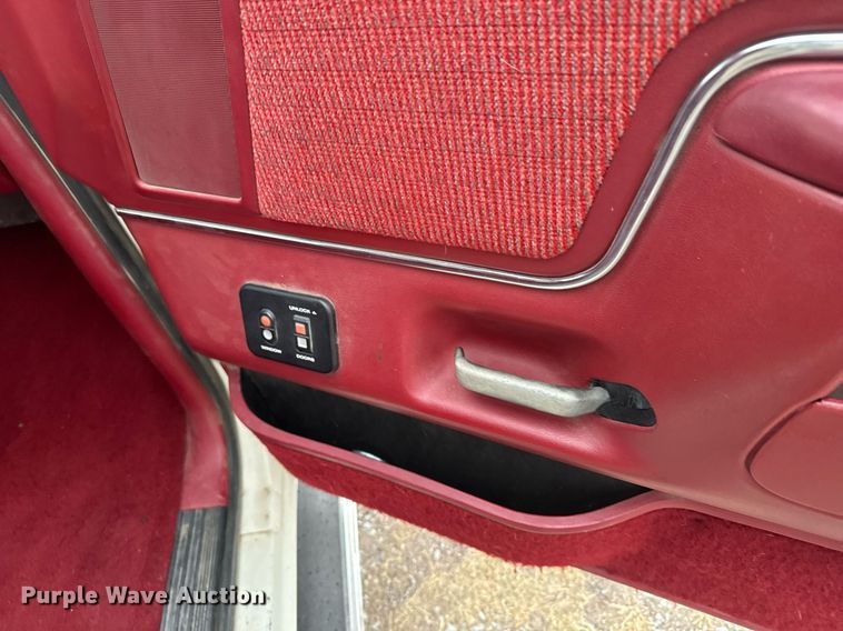 image for item DX3756 1989 Ford F350 Crew Cab pickup truck