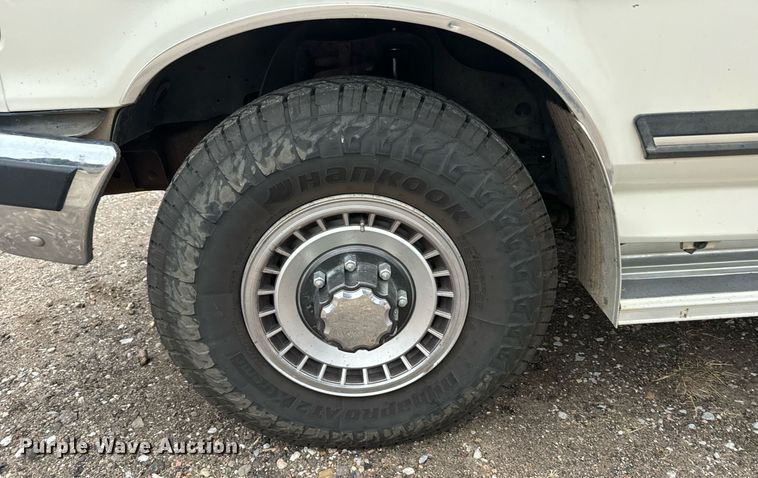 image for item DX3756 1989 Ford F350 Crew Cab pickup truck