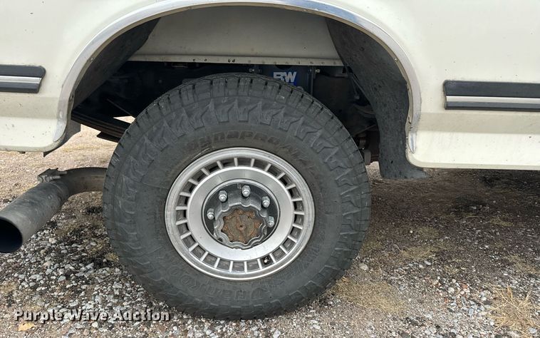 image for item DX3756 1989 Ford F350 Crew Cab pickup truck