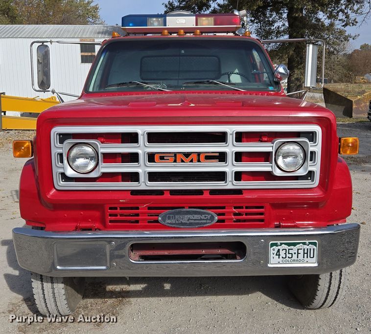 image for item EE8691 1985 GMC  7000 pumper fire truck