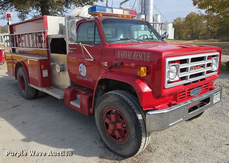 image for item EE8691 1985 GMC  7000 pumper fire truck