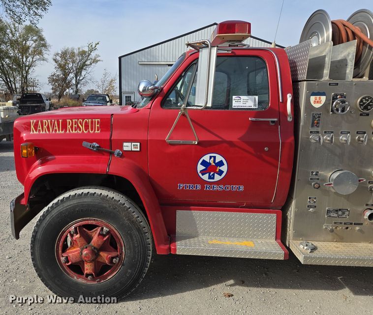 image for item EE8691 1985 GMC  7000 pumper fire truck