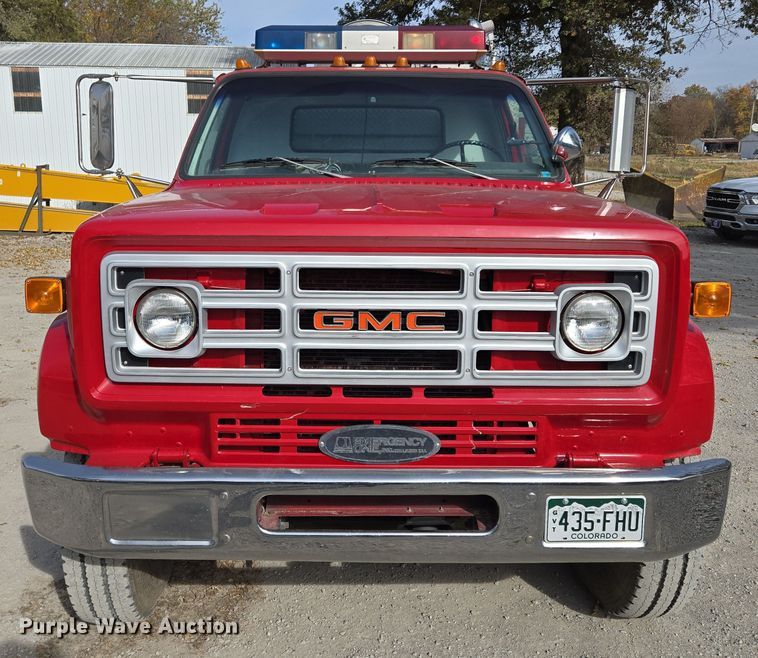 image for item EE8691 1985 GMC  7000 pumper fire truck