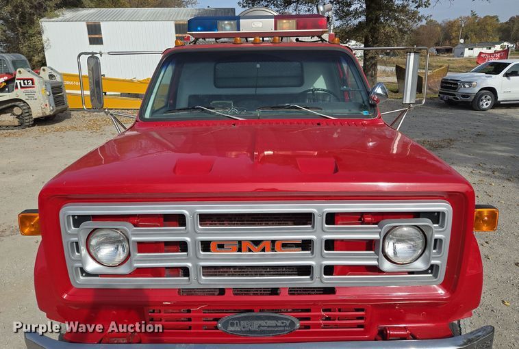image for item EE8691 1985 GMC  7000 pumper fire truck