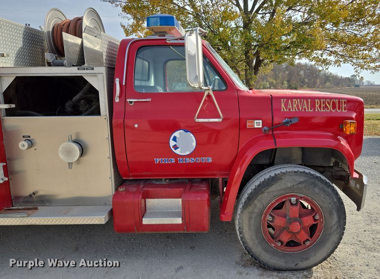 image for item EE8691 1985 GMC  7000 pumper fire truck