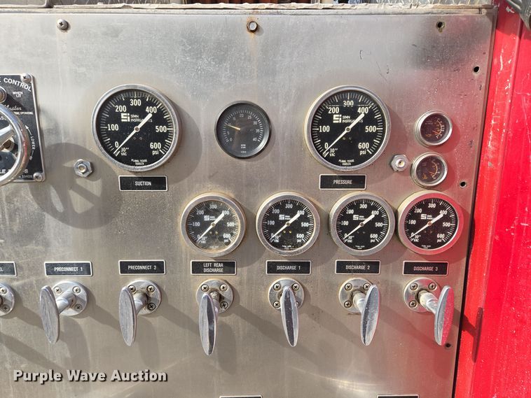 image for item EE8691 1985 GMC  7000 pumper fire truck