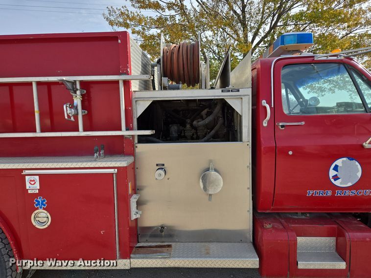 image for item EE8691 1985 GMC  7000 pumper fire truck