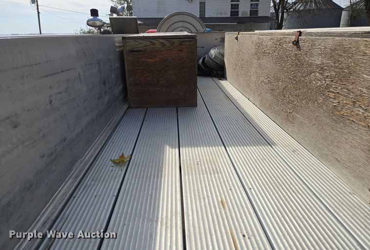 image for item EE8691 1985 GMC  7000 pumper fire truck