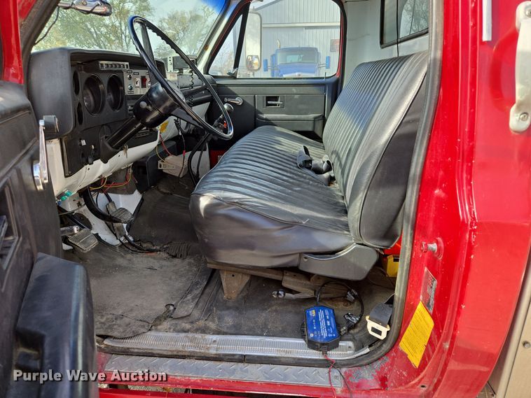 image for item EE8691 1985 GMC  7000 pumper fire truck