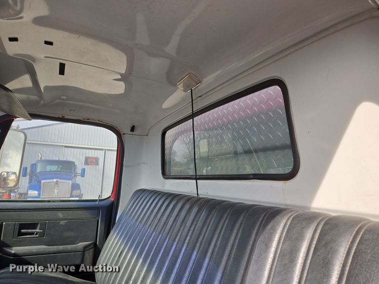 image for item EE8691 1985 GMC  7000 pumper fire truck