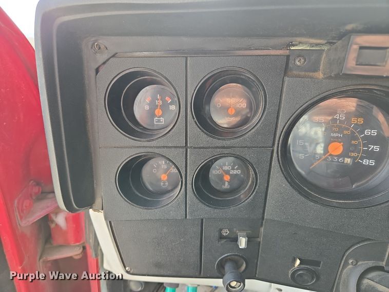 image for item EE8691 1985 GMC  7000 pumper fire truck