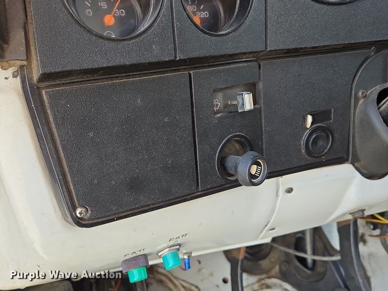 image for item EE8691 1985 GMC  7000 pumper fire truck