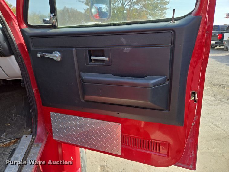 image for item EE8691 1985 GMC  7000 pumper fire truck