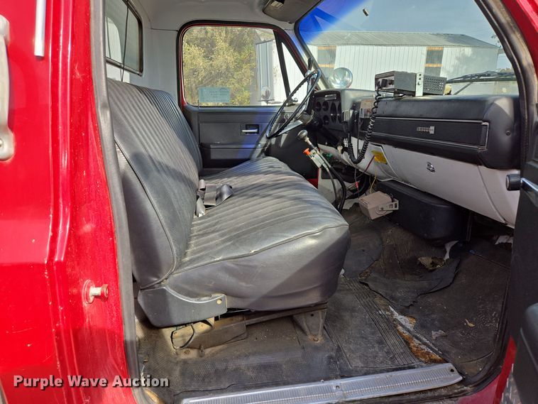 image for item EE8691 1985 GMC  7000 pumper fire truck