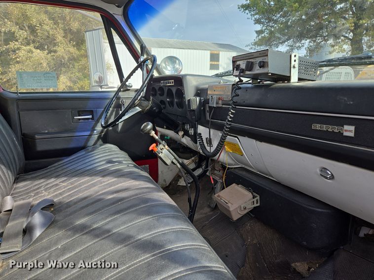 image for item EE8691 1985 GMC  7000 pumper fire truck