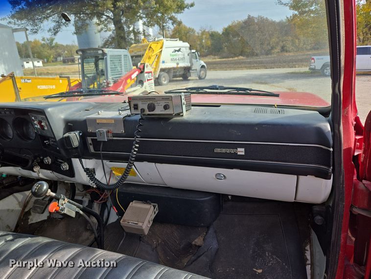 image for item EE8691 1985 GMC  7000 pumper fire truck