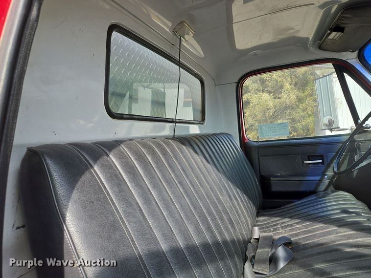 image for item EE8691 1985 GMC  7000 pumper fire truck