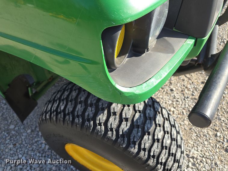 image for item EE8693 2004 John Deere  HPX Gator  utility vehicle