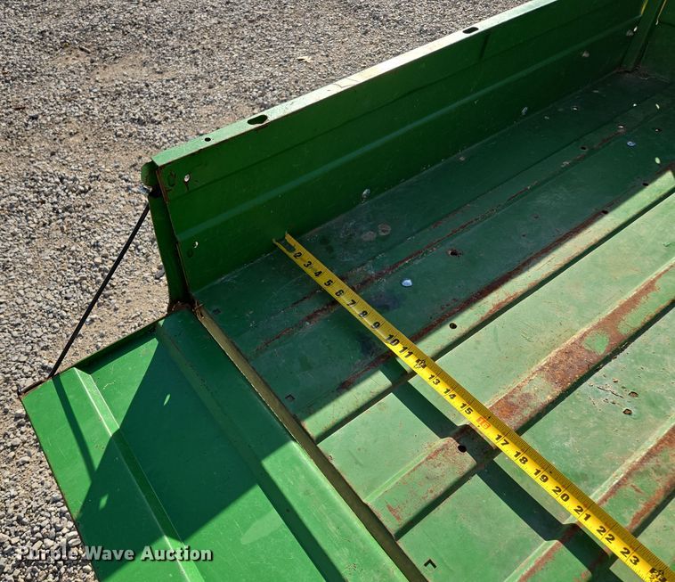 image for item EE8693 2004 John Deere  HPX Gator  utility vehicle