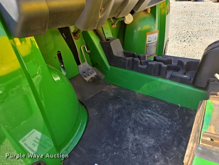 image for item EE8693 2004 John Deere  HPX Gator  utility vehicle