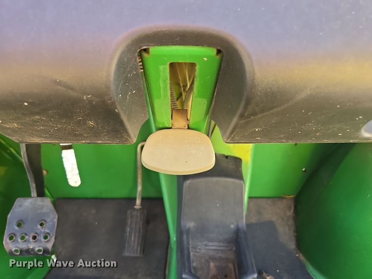 image for item EE8693 2004 John Deere  HPX Gator  utility vehicle