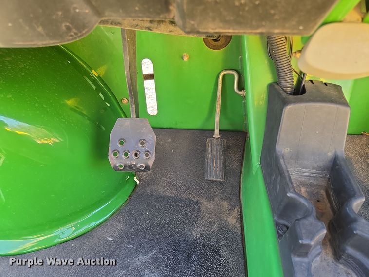 image for item EE8693 2004 John Deere  HPX Gator  utility vehicle