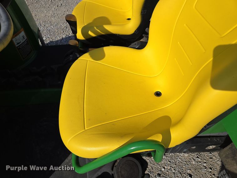 image for item EE8693 2004 John Deere  HPX Gator  utility vehicle