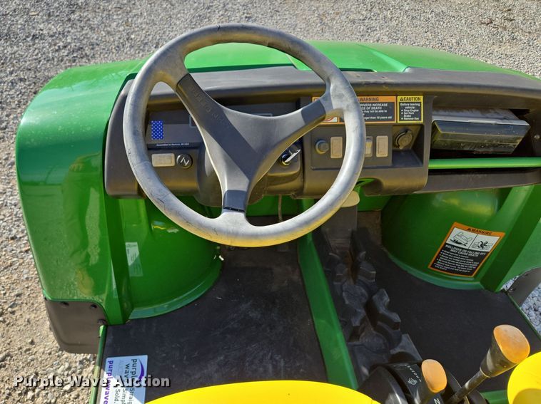image for item EE8693 2004 John Deere  HPX Gator  utility vehicle
