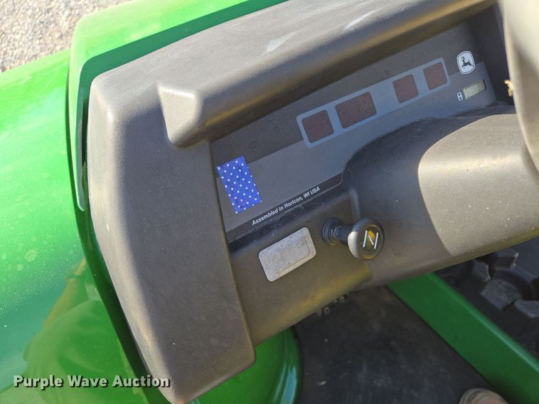 image for item EE8693 2004 John Deere  HPX Gator  utility vehicle