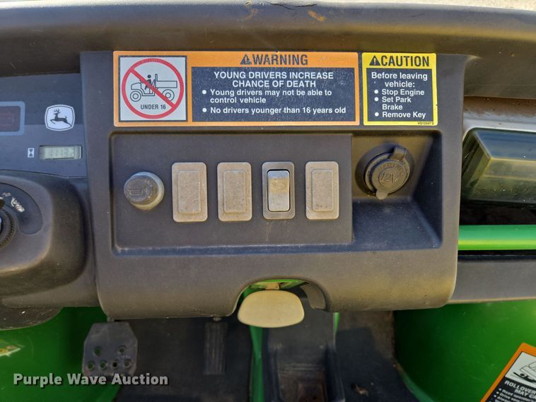 image for item EE8693 2004 John Deere  HPX Gator  utility vehicle