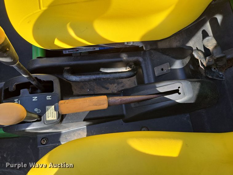 image for item EE8693 2004 John Deere  HPX Gator  utility vehicle