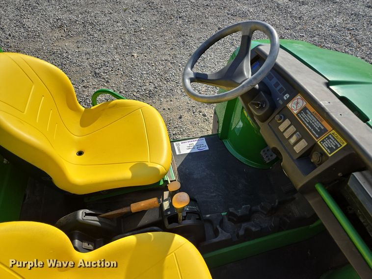 image for item EE8693 2004 John Deere  HPX Gator  utility vehicle