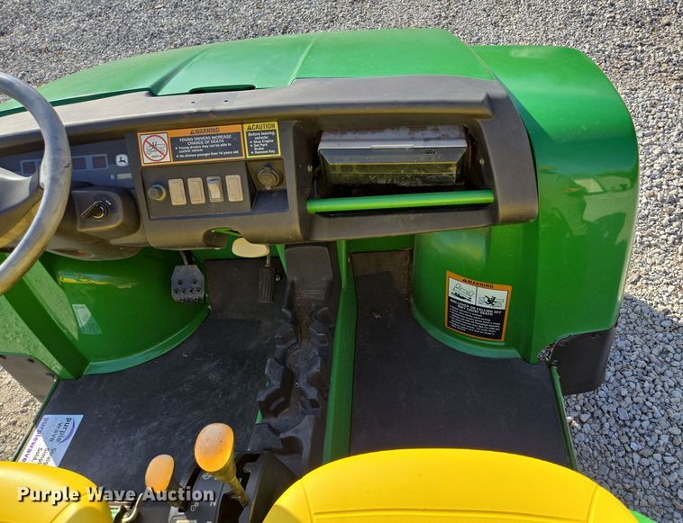 image for item EE8693 2004 John Deere  HPX Gator  utility vehicle