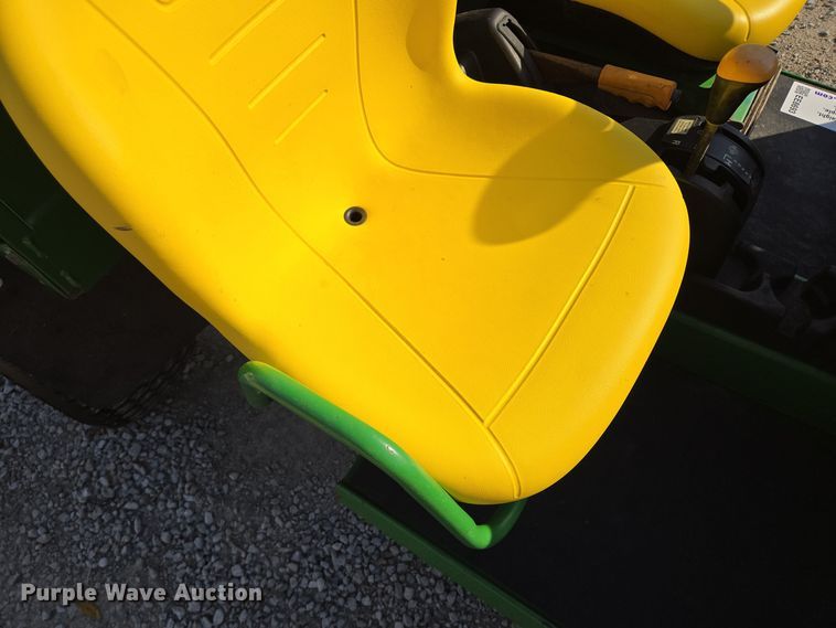 image for item EE8693 2004 John Deere  HPX Gator  utility vehicle