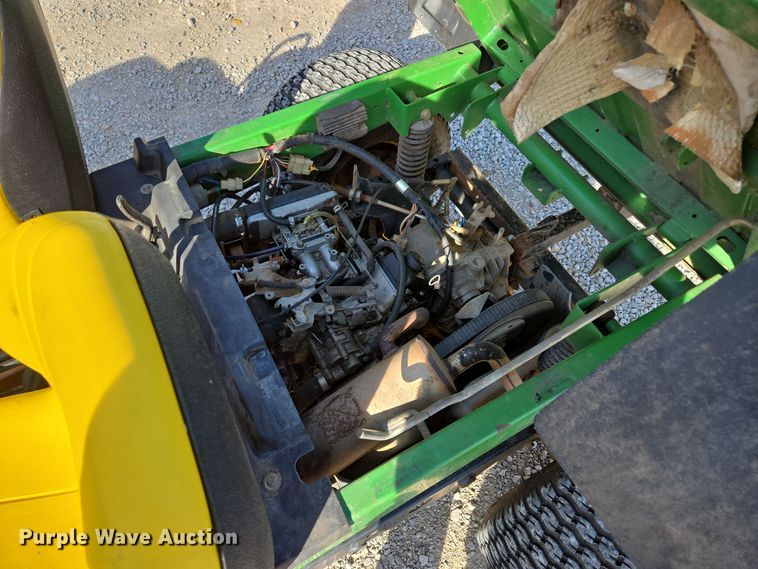 image for item EE8693 2004 John Deere  HPX Gator  utility vehicle