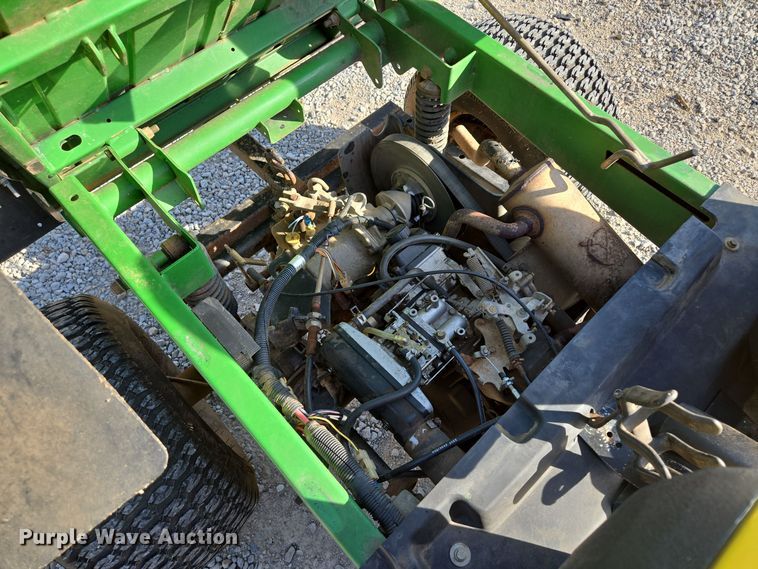 image for item EE8693 2004 John Deere  HPX Gator  utility vehicle