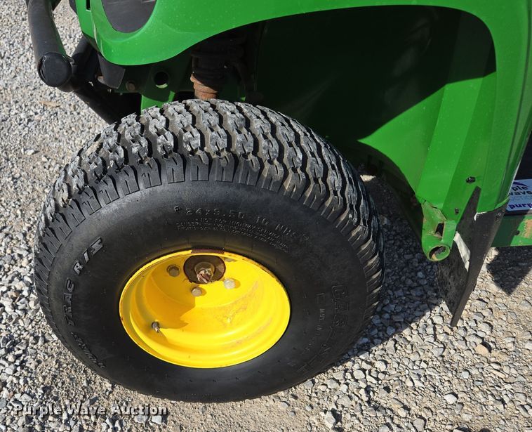 image for item EE8693 2004 John Deere  HPX Gator  utility vehicle