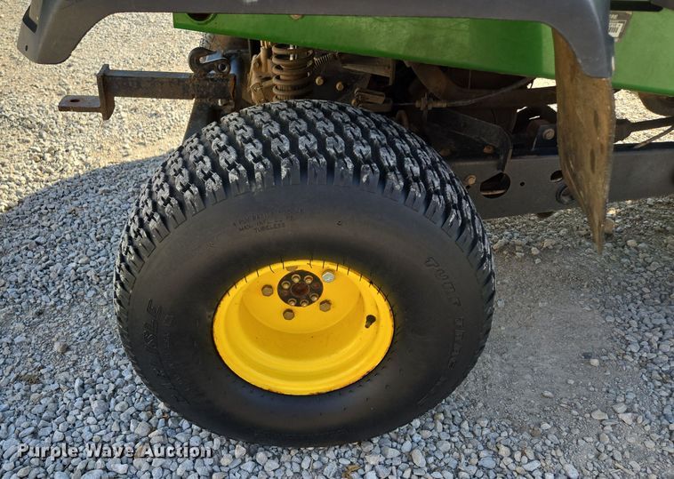 image for item EE8693 2004 John Deere  HPX Gator  utility vehicle