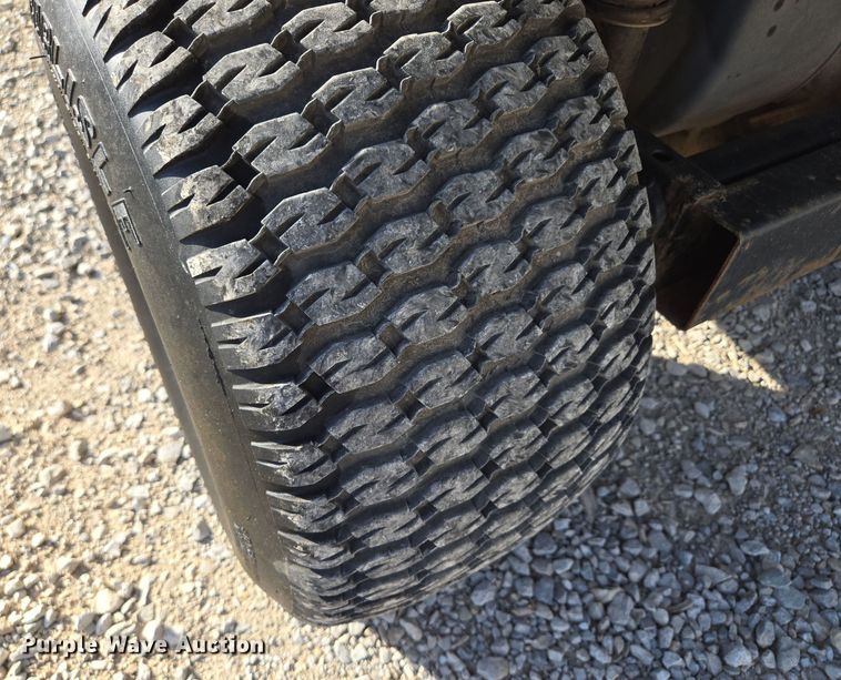 image for item EE8693 2004 John Deere  HPX Gator  utility vehicle