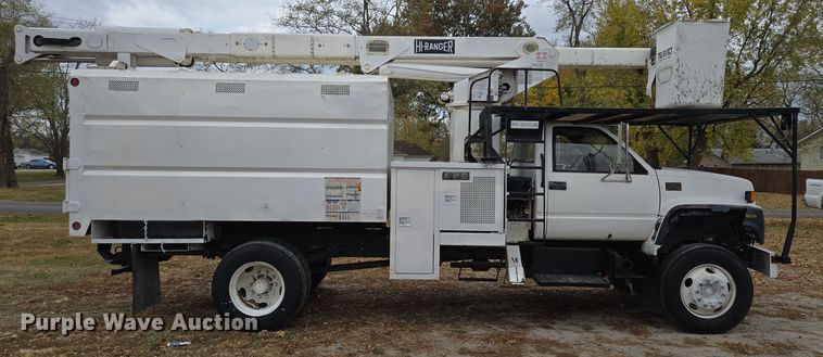 image for item EE8697 2000 Chevrolet  C7500 bucket truck